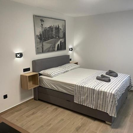 Apartments Anka พูลา ภายนอก รูปภาพ