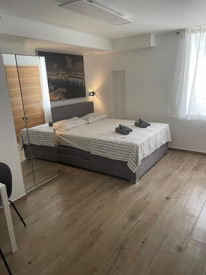 Apartments Anka พูลา ภายนอก รูปภาพ