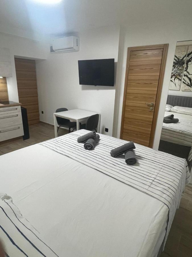 Apartments Anka พูลา ภายนอก รูปภาพ