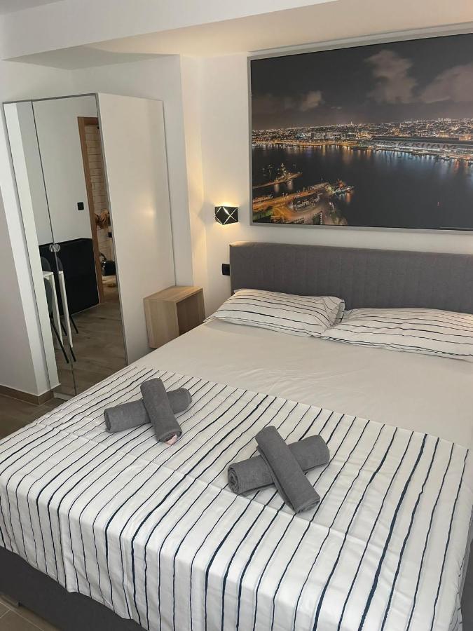Apartments Anka พูลา ภายนอก รูปภาพ