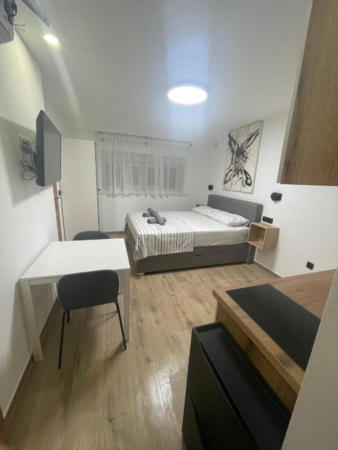 Apartments Anka พูลา ภายนอก รูปภาพ