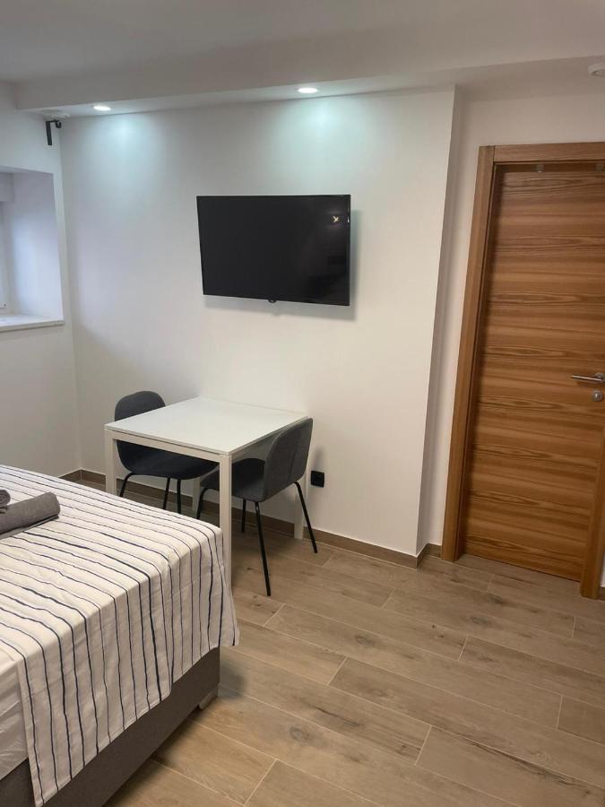 Apartments Anka พูลา ภายนอก รูปภาพ